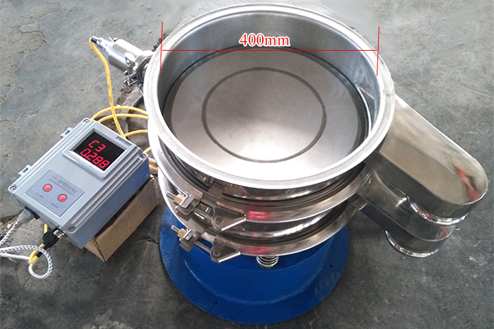 小型振動篩采用彈跳球為清網裝置，清網效果好。